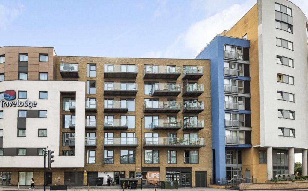 Luxurious Dlr Apartment Londra Exterior foto